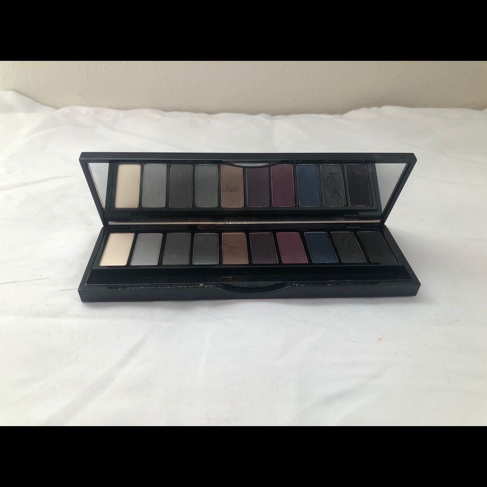Eye shadow